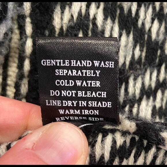 Knit sweater 🇨🇦 - Picture 4 of 6